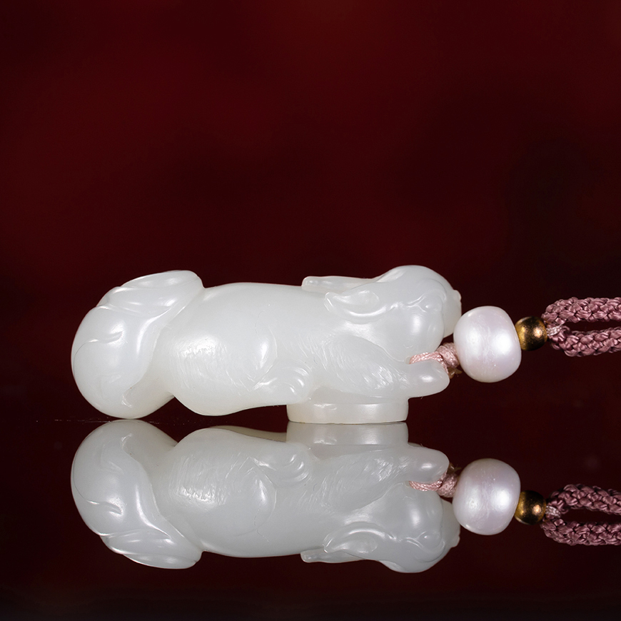 省级玉雕大师仝杰作品新疆和田玉立体圆雕松鼠长寿如松吊坠9克g3