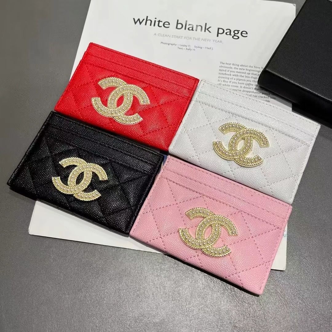 全新香家卡包菱格小羊皮材质。经典菱格纹配精致logo