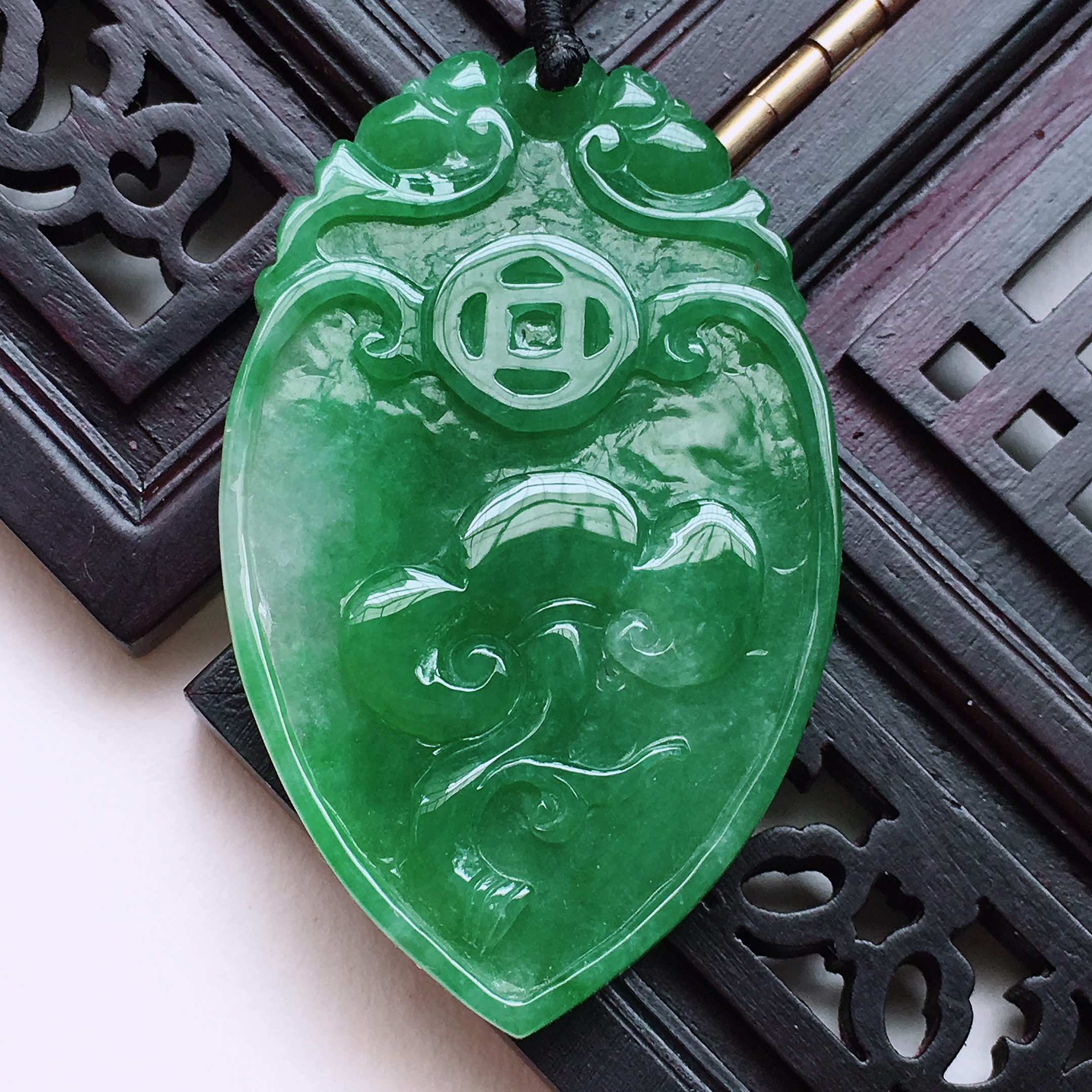 (手机实拍)a货翡翠仿古福在眼前如意吊坠11.56克
