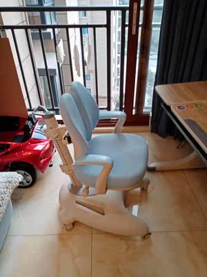 该如何选择?乐仙乐居儿童学习桌怎么样？有实体店吗?