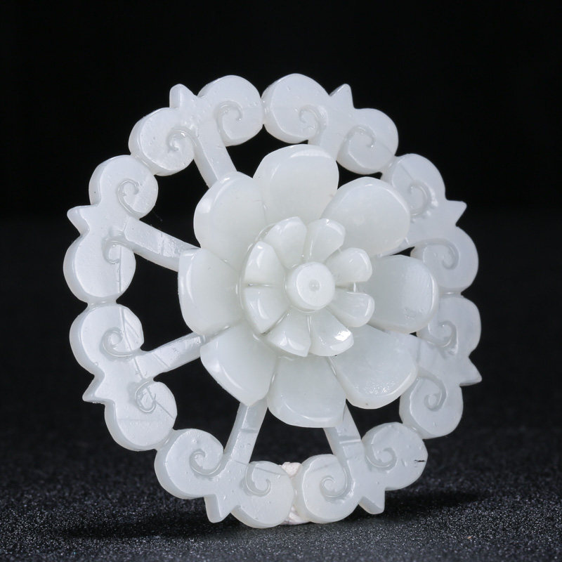 【时来运转】王晓义玉雕工作室 精雕和田玉镂空莲花挂件 22.65g