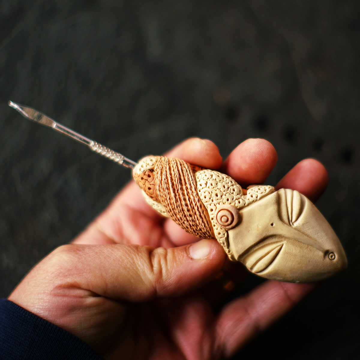 雨田陶 手制素烧 少数民族少女图腾 陶制茶针