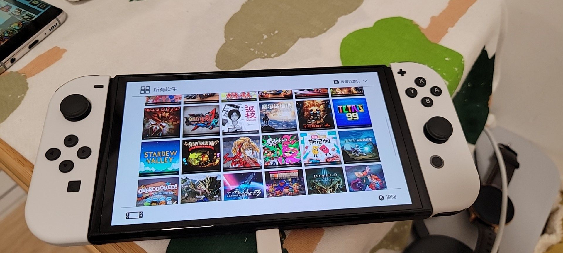 任天堂oled高清版switch游戏机3000元左右送男朋友生日礼物