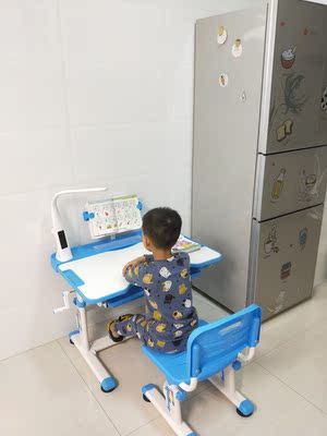 孩子特喜欢的童画林儿童书桌小学生学习桌怎么样?有味吗?