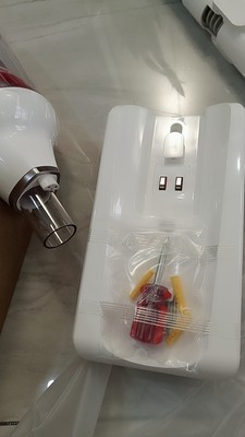 戴森v8吸尘器能除螨吗?能吸长头发吗?实店体比网上贵很多