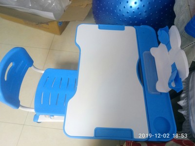 很纠结:童画林儿童书桌与生活诚品学习桌选哪个?哪个更环保