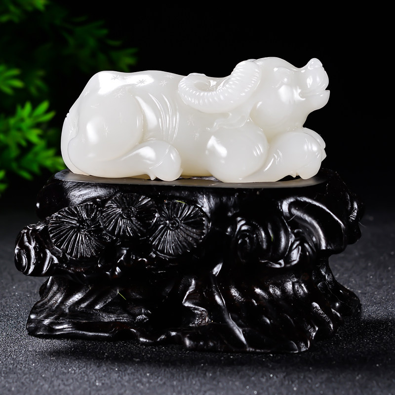 【羊脂白玉】省级玉雕大师王科玲工作室作品 牛气冲天摆件352克