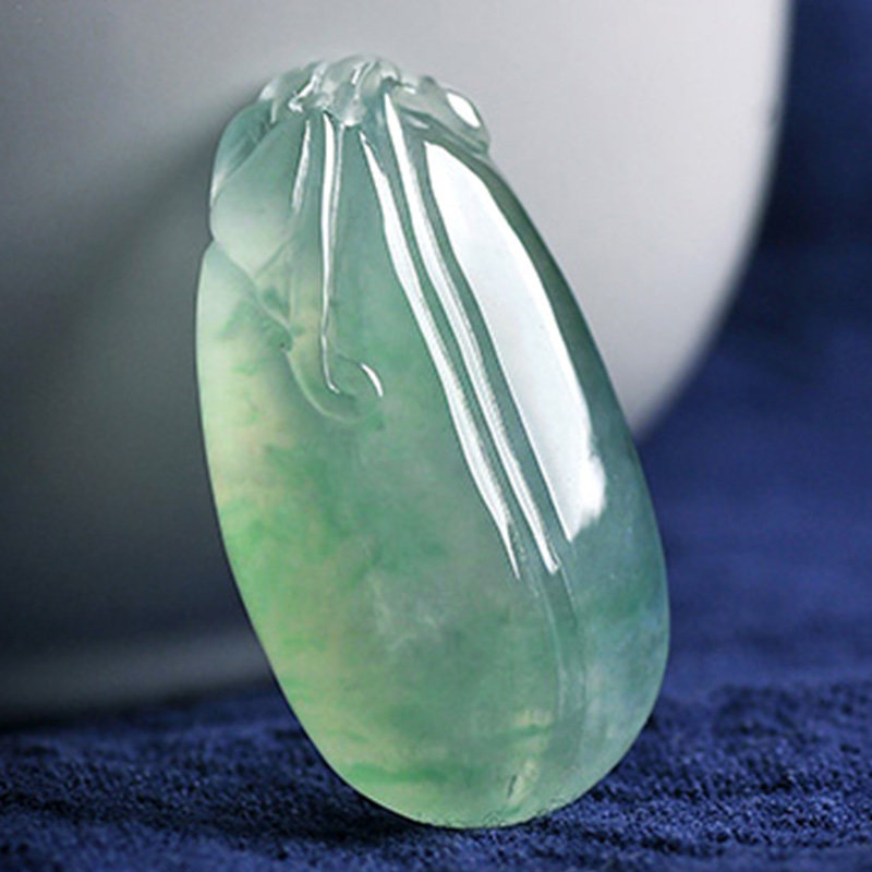 拍卖正品a货冰种水润冰透福瓜翡翠挂件4.30g