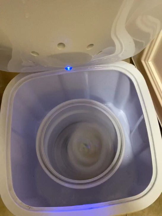 奥克斯半自动洗衣机，要自己加水，脱水还是能拧出水来，非故障，
