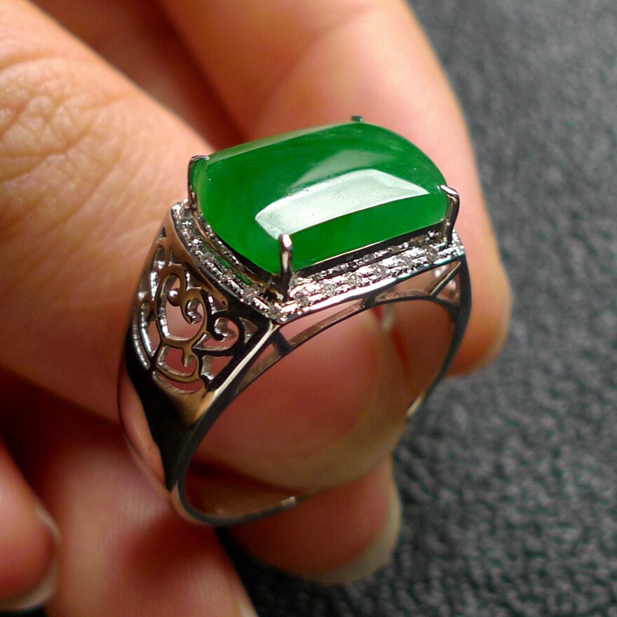 【a货阳绿男士马鞍戒指拍卖】18k金伴钻镶阳绿缅甸a货翡翠5.00g