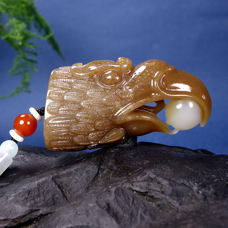 镇平玉雕馆  【寓意:高瞻远瞩】 和田玉高瞻远瞩老鹰挂件50.70g