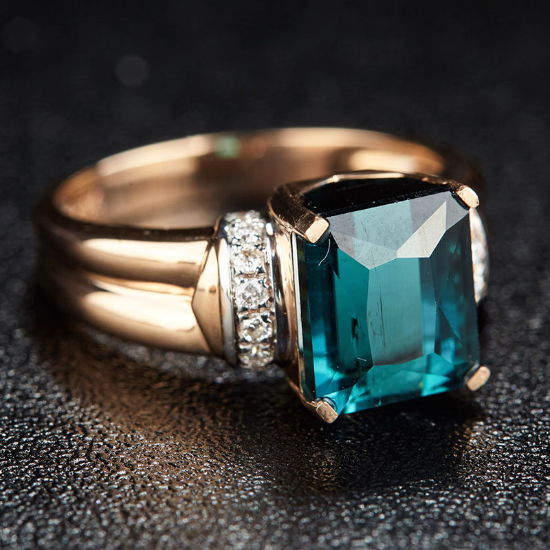 主石4.75克拉 稀有蓝碧玺戒指 18k金伴镶钻石42颗 是收藏珍品