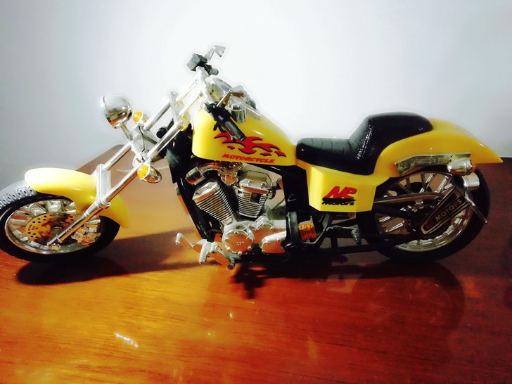 #全新转手#雅马哈大摩托车模型玩具。现货，长约39厘米。造型