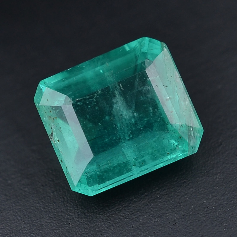 1.65克拉天然祖母绿裸石颜色漂亮可订制戒指吊坠很贵气