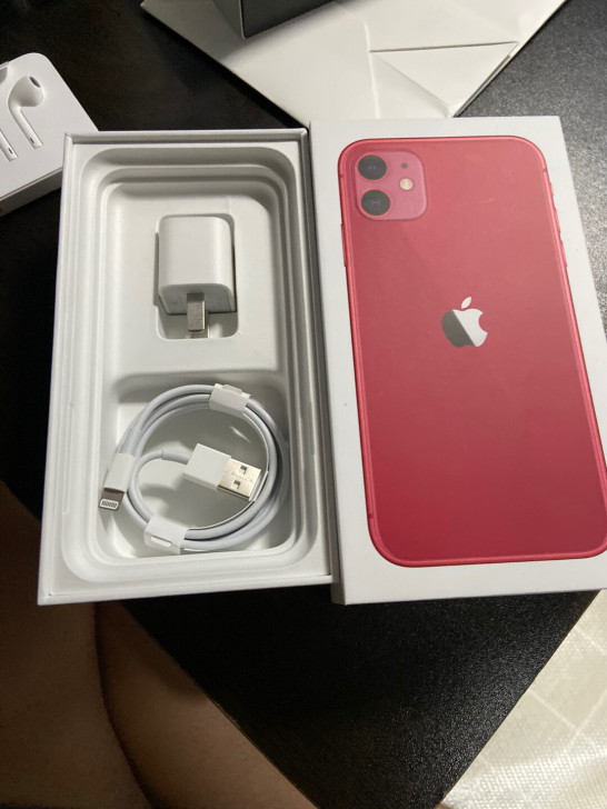 这是iPhone11带的原装的充电线跟充电头。有以前的现在闲