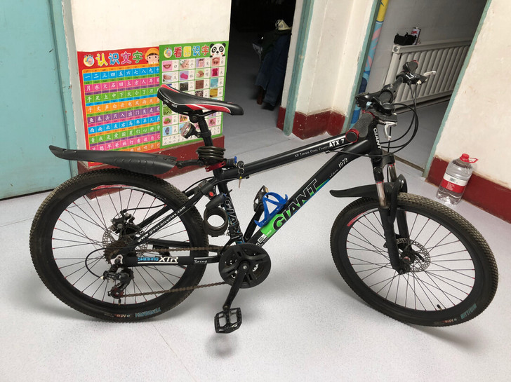 捷安特山地车GIANT自行车黑色，24寸，轻铝材料，七级变