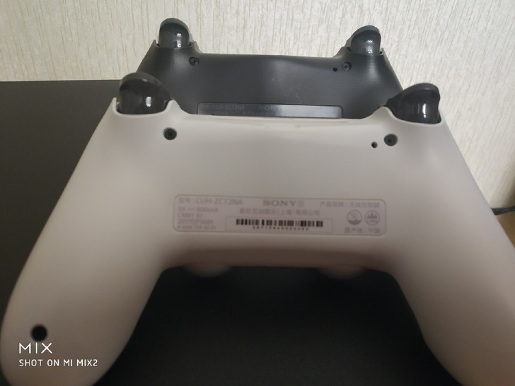 出手自用国行ps4pro1T双手柄一台