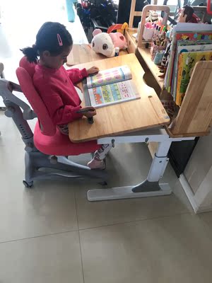 很多家长关注的护童儿童书桌怎么样？是否真的对孩子有用