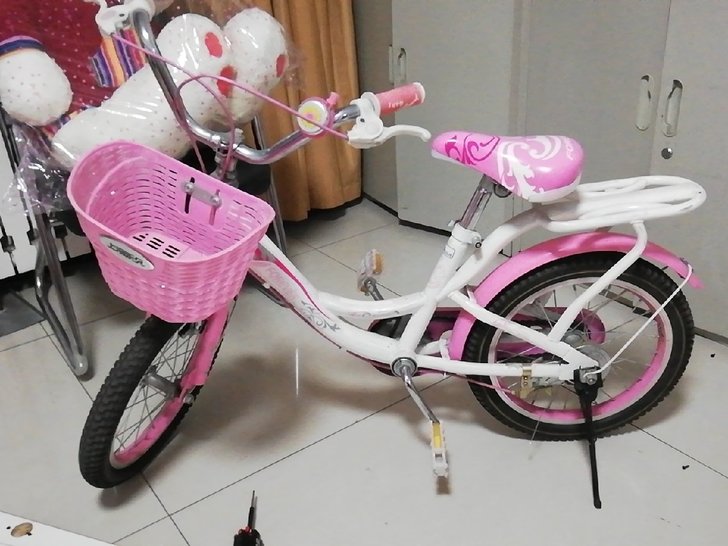 粉色女孩自行车