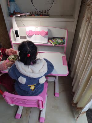 刚上小学用帕默升降实木儿童学习桌椅怎么样?需要散味道吗?