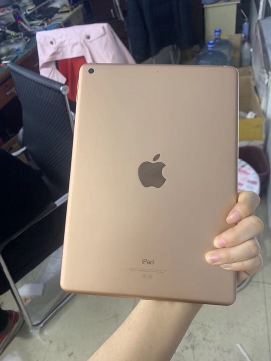 国行iPad2018金色128g在保10个月左右、买来没用、
