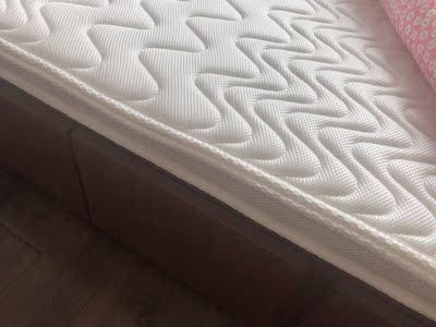 【揭秘】真实说下雅兰乳胶床垫怎么样，是天然的吗？真的有味道吗