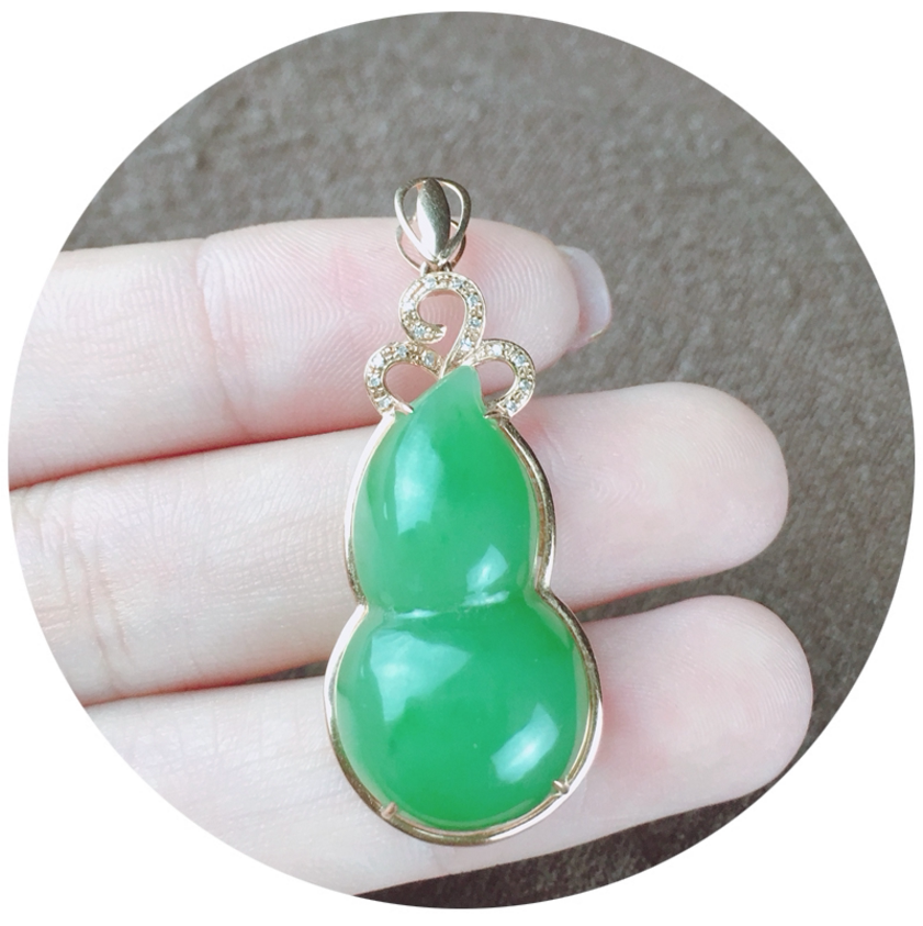 轻奢系列18k重金镶嵌和田玉碧玉冰底苹果绿葫芦吊坠约4.1g