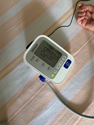 欧姆龙hem-7130上臂式电子血压计开箱评测,不吹不黑聊实情感受?
