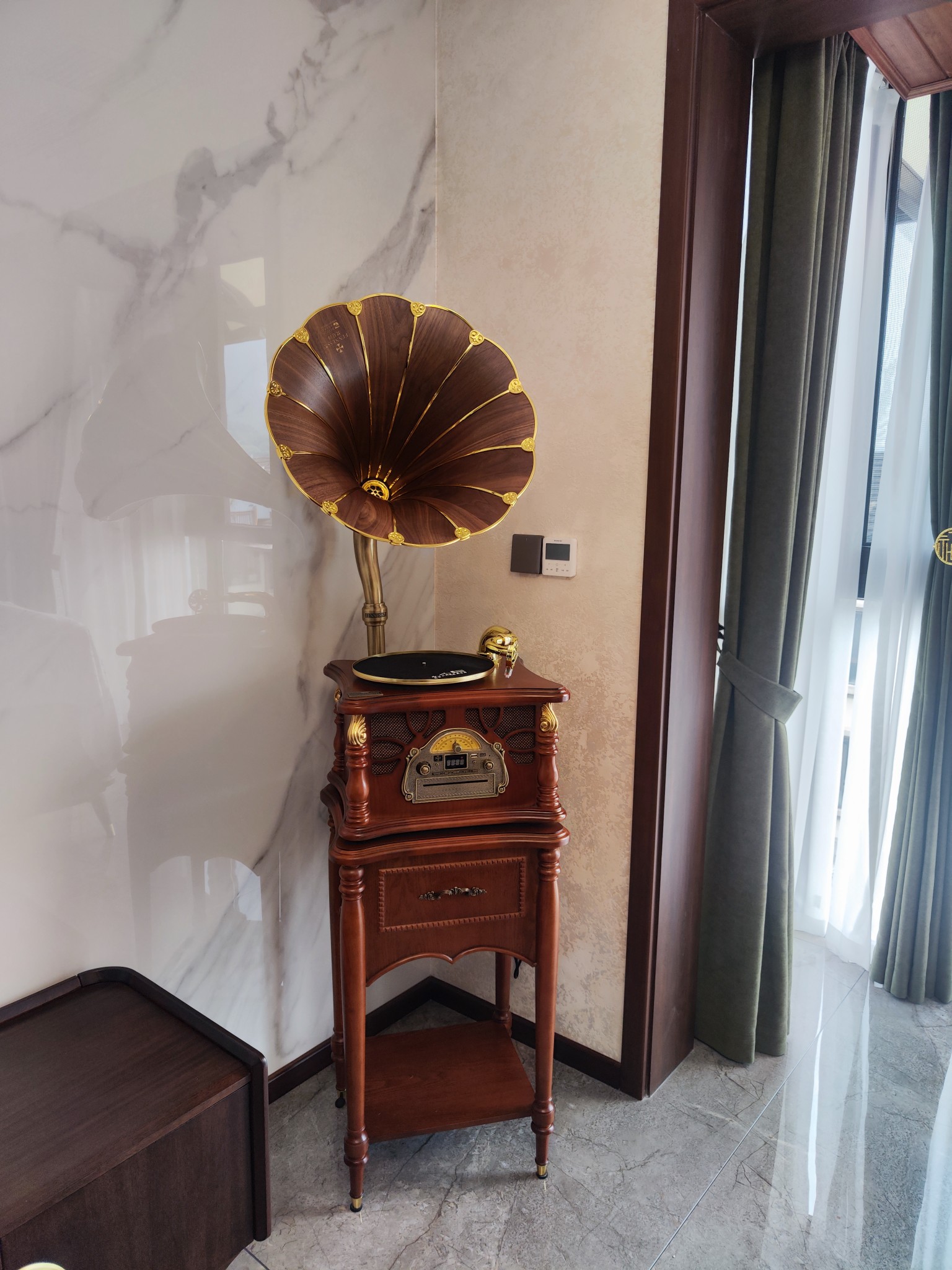 梵尼诗客厅老式25x留声机,复古黑胶唱片机