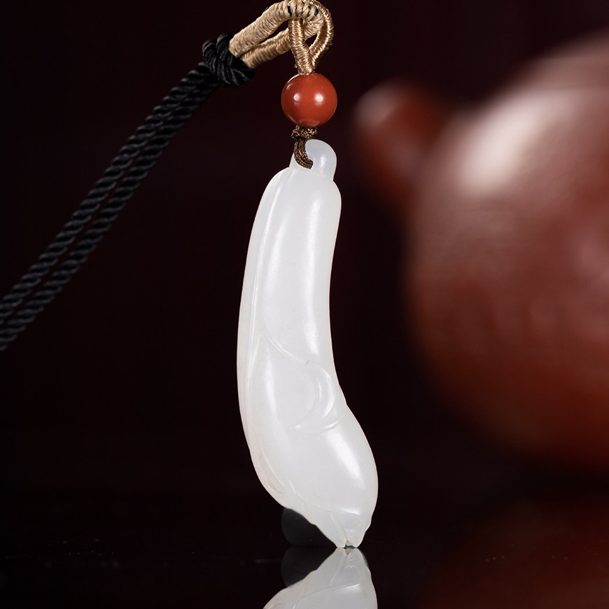 省级玉雕大师仝杰作品新疆和田玉籽料立体圆雕玉兰花小吊坠5克g6