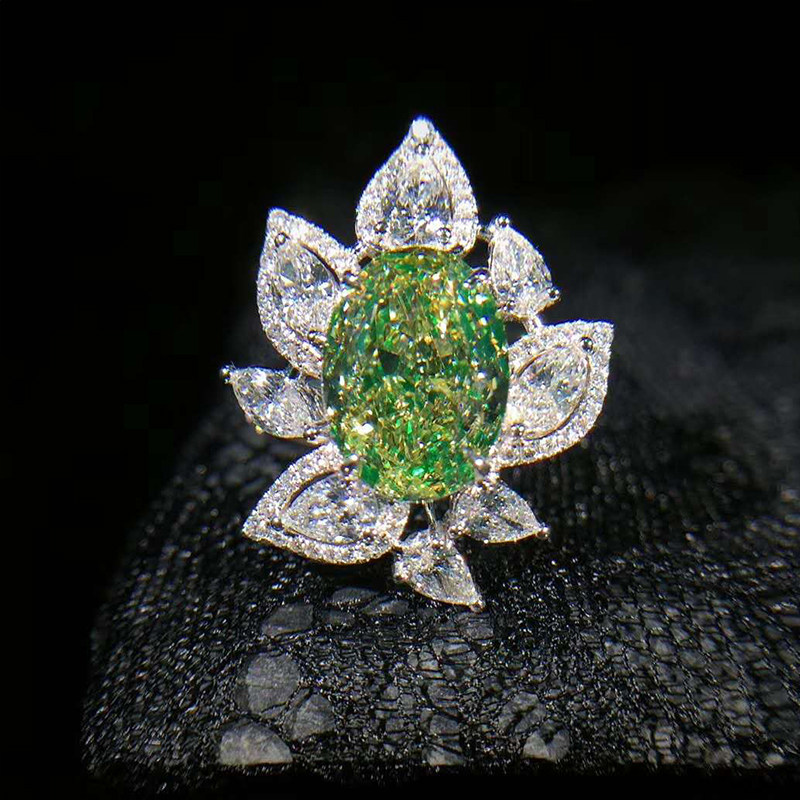主石5.03ct fbgy色 si2净度gia18k金豪华镶椭圆形 绿钻戒指两用款
