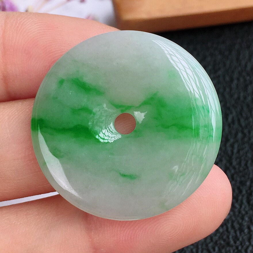 自然光 天然缅甸a货翡翠飘阳绿平安扣吊坠7.25g