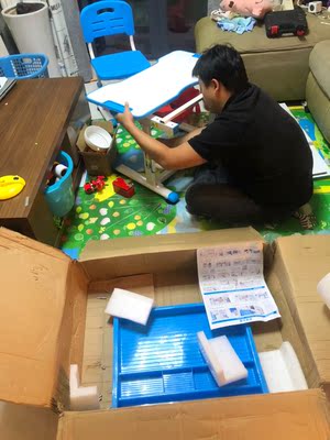 爸妈点评:西昊儿童学习桌写字桌怎么样?学习桌有气味吗?