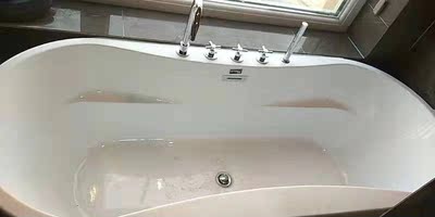 发帖和大家咨询下，果敢蛋形亚克力独立式简约浴缸好用吗?