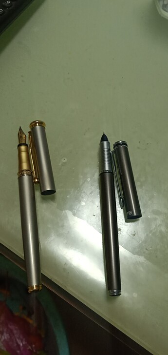 别人送的钢笔，两只，全新一次没有用，现在用不到了，低价处理，