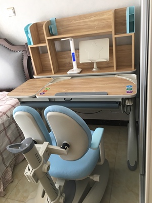 入手说说使用浩轩宜家儿童学习桌怎么样?是什么档次?