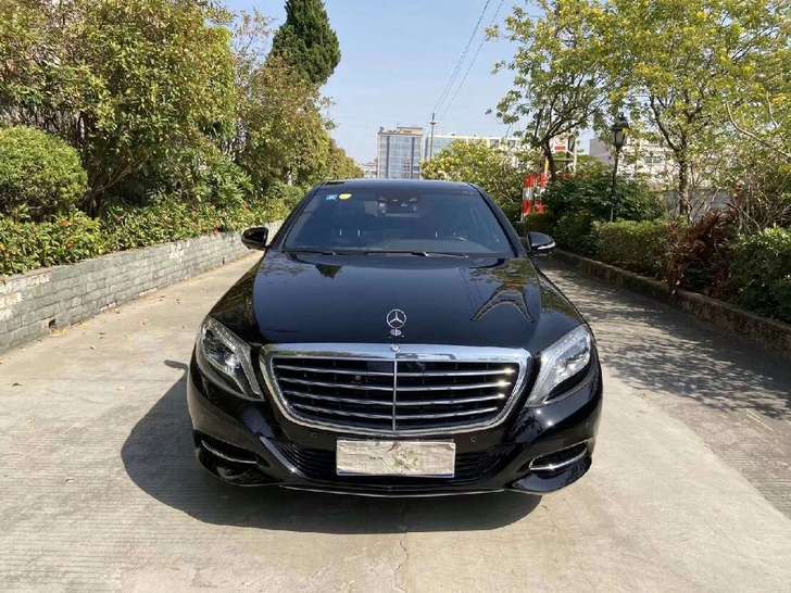 奔驰顶级车型s550榨菜价36万可得,16年奔驰S550