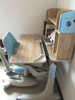 想给孩子买一款香奈雅轩儿童书桌怎么样？质量好不好？