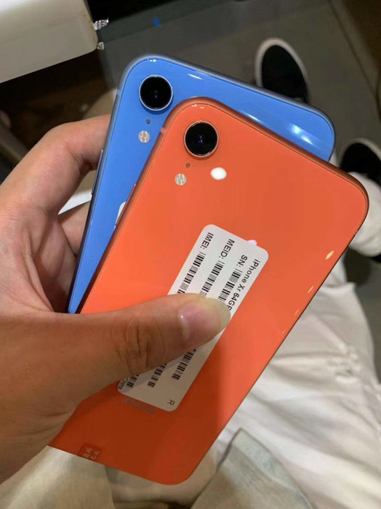 iPhoneXR美版全新一台蓝色一台珊瑚色蓝色现