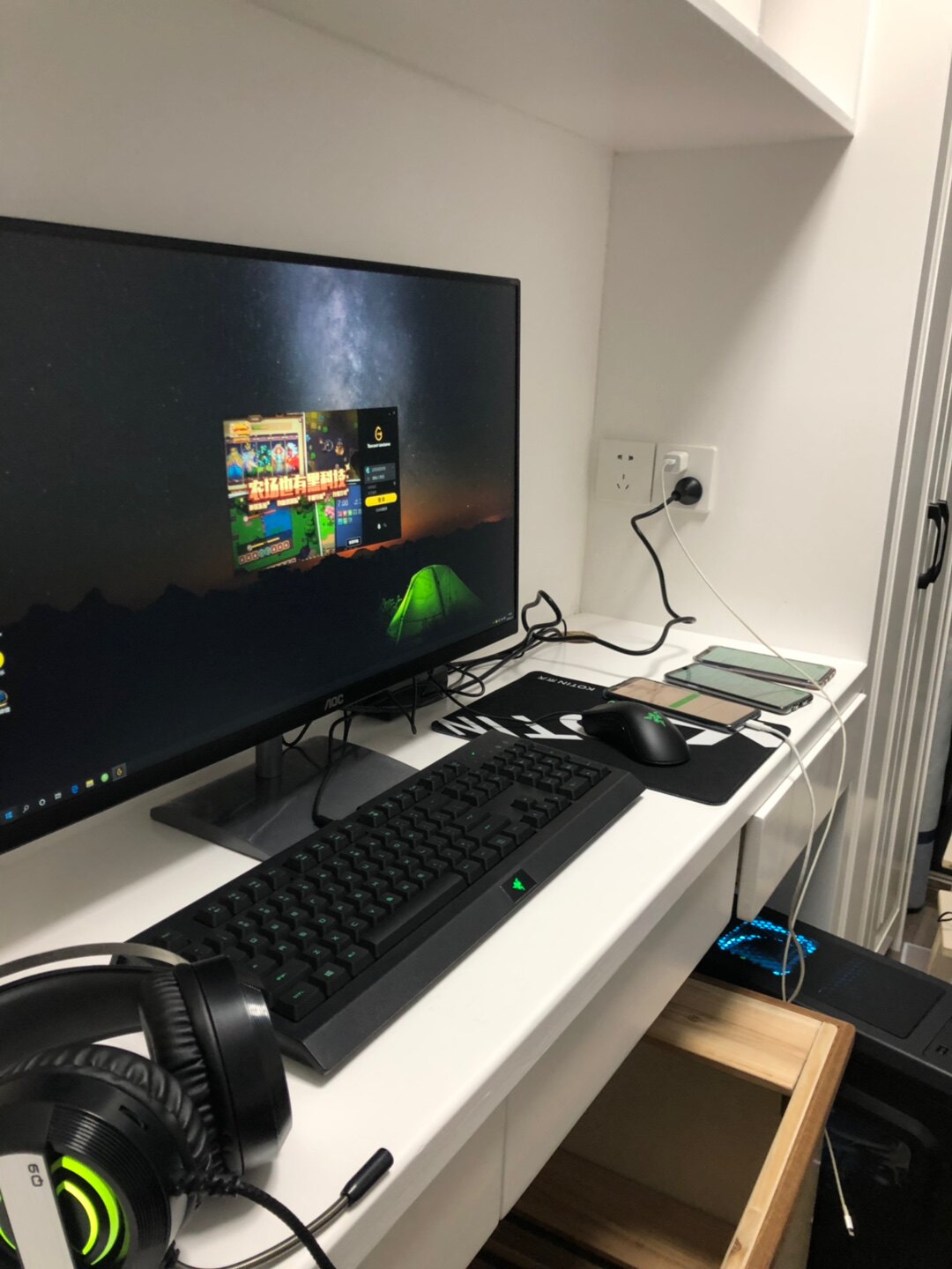 8,电脑收到了,奥力给妹妹们让我们嗨起来好吗,客服小九: 服务不错,有