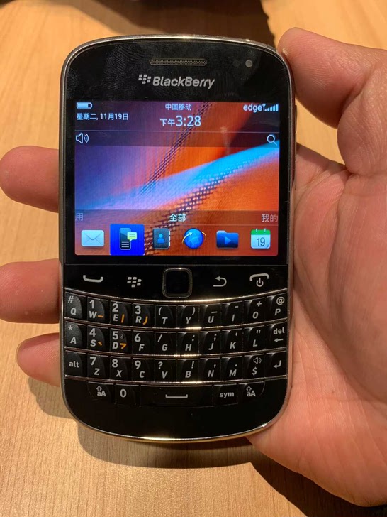 黑莓9900全键盘手机，经典黑莓手机，支持移动和联通，不支持