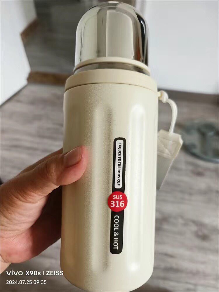 全新未使用的保温杯，15元包邮，容量大概600ml，采用优质
