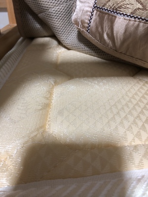 目前看来慕歌乳胶床垫怎么样，质量好吗？会不会有味道？【参考】