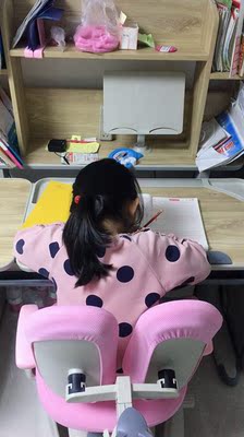 说说爱果乐儿童学习桌给小学生用着怎么样？环保安全吗