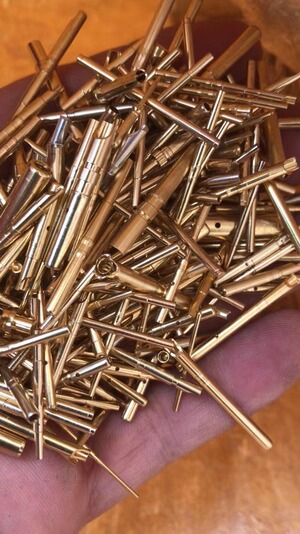 标1143 废旧金属:镀金插针,10公斤左右(金属具体含量不详) - 拍卖