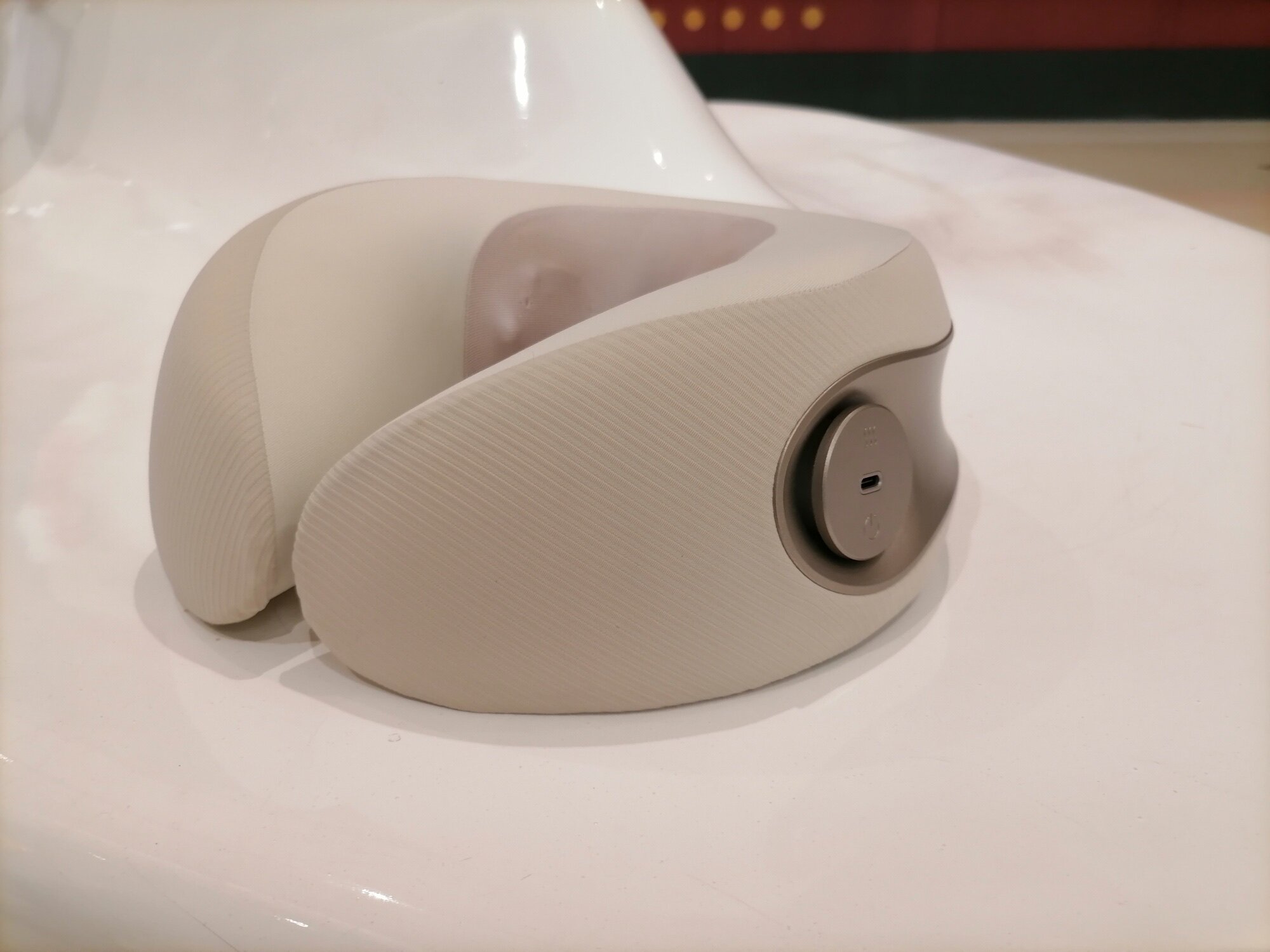 凉介mt01电动肩颈部按摩仪强动力揉捏舒缓压力实用礼物