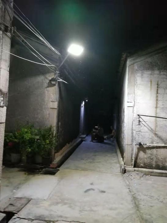 全新库存上海三思LED道路照明灯，有60w和90w，适合工厂