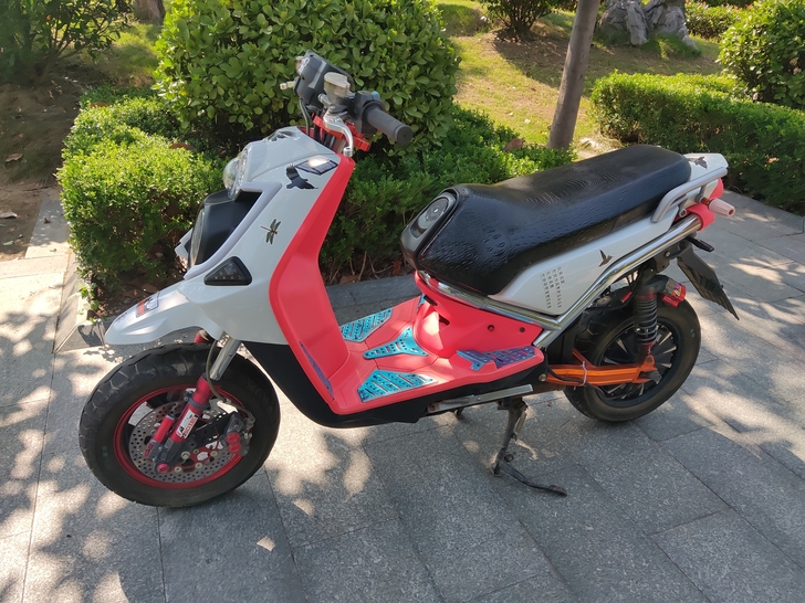 城市铁男路虎电摩电动车72伏20安高配置电瓶半年72v2