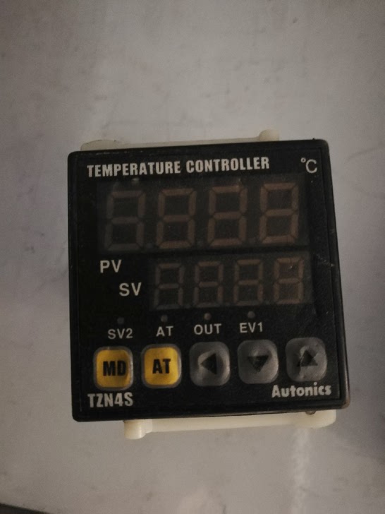 二手进口拆机件/奥托尼克斯Autonics温度控制器TZN4