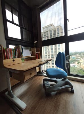 该如何选择?乐仙乐居儿童学习桌怎么样？有实体店吗?